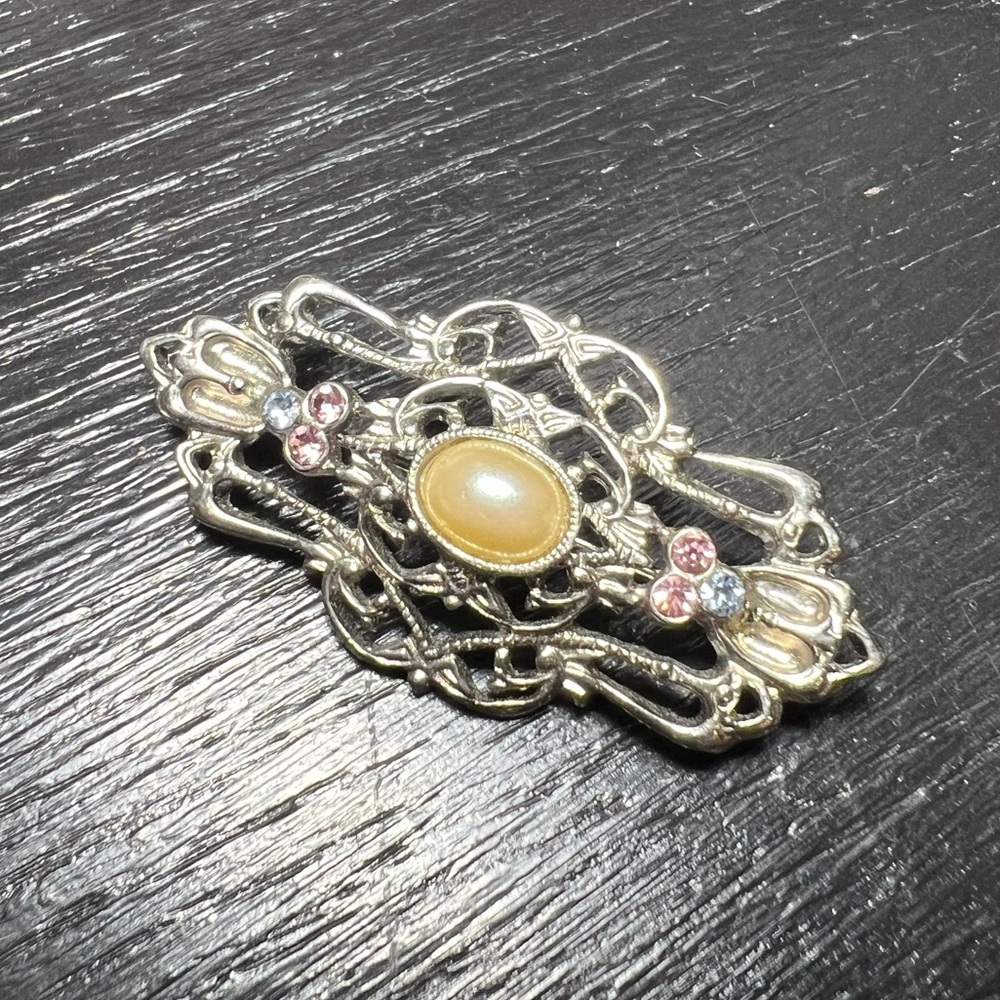 Vintage Elegant Brooch